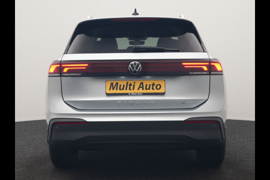Volkswagen Tiguan 1.5 eHybrid Life PHEV 204pk | Trekhaak Af Fabriek | Adaptive Cruise | Camera | Sportstoelen Verwarmd | BLIS | Sfeerverlichting | Stuurverwarming | Apple Carplay | IQ Drive | Navigatie | Virtual | DAB | 18"L.M | Plug In Hybrid |