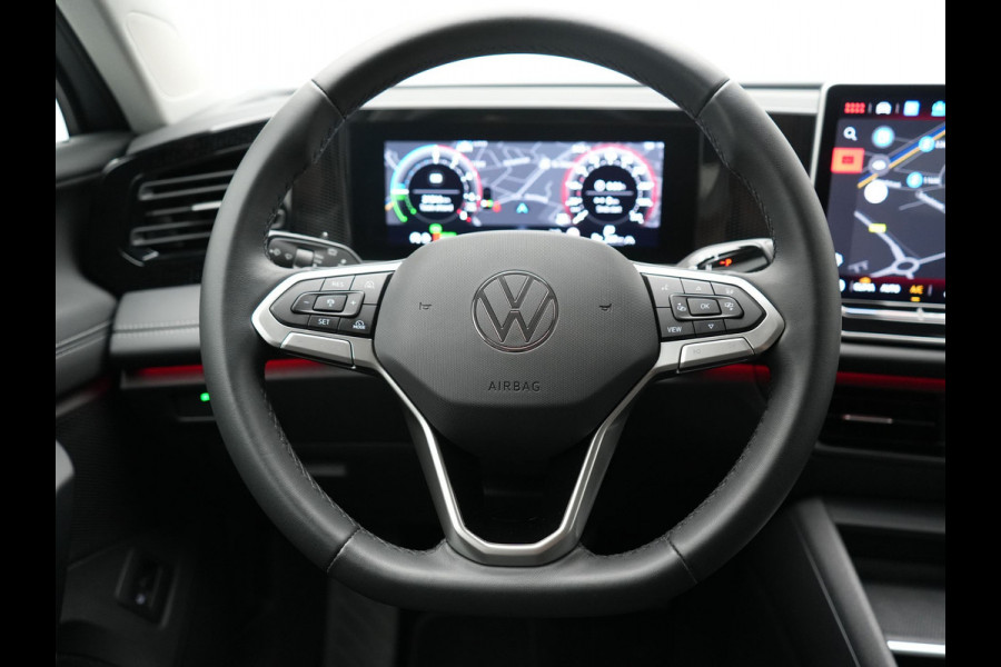 Volkswagen Tiguan 1.5 eHybrid Life PHEV 204pk | Trekhaak Af Fabriek | Adaptive Cruise | Camera | Sportstoelen Verwarmd | BLIS | Sfeerverlichting | Stuurverwarming | Apple Carplay | IQ Drive | Navigatie | Virtual | DAB | 18"L.M | Plug In Hybrid |