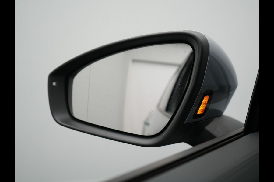 Volkswagen Tiguan 1.5 eHybrid Life PHEV 204pk | Trekhaak Af Fabriek | Adaptive Cruise | Camera | Sportstoelen Verwarmd | BLIS | Sfeerverlichting | Stuurverwarming | Apple Carplay | IQ Drive | Navigatie | Virtual | DAB | 18"L.M | Plug In Hybrid |