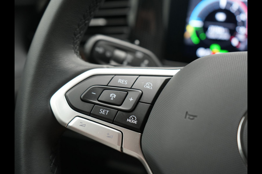 Volkswagen Tiguan 1.5 eHybrid Life PHEV 204pk | Trekhaak Af Fabriek | Adaptive Cruise | Camera | Sportstoelen Verwarmd | BLIS | Sfeerverlichting | Stuurverwarming | Apple Carplay | IQ Drive | Navigatie | Virtual | DAB | 18"L.M | Plug In Hybrid |