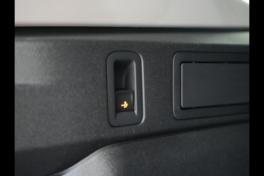Volkswagen Tiguan 1.5 eHybrid Life PHEV 204pk | Trekhaak Af Fabriek | Adaptive Cruise | Camera | Sportstoelen Verwarmd | BLIS | Sfeerverlichting | Stuurverwarming | Apple Carplay | IQ Drive | Navigatie | Virtual | DAB | 18"L.M | Plug In Hybrid |