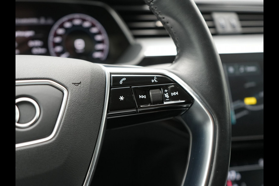 Audi e-tron Sportback 50 Quattro S Line 71 kWh 313pk Dealer O.H. | Luchtvering | Adaptive Cruise | Nachtzicht | Head Up | Camera | Alcantara Sportstoelen Verwarmd | Keyless | 20"L.M | Navigatie | DAB | Virtual Cockpit |
