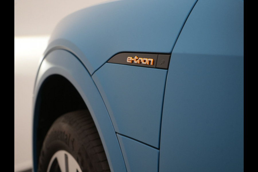 Audi e-tron Sportback 50 Quattro S Line 71 kWh 313pk Dealer O.H. | Luchtvering | Adaptive Cruise | Nachtzicht | Head Up | Camera | Alcantara Sportstoelen Verwarmd | Keyless | 20"L.M | Navigatie | DAB | Virtual Cockpit |