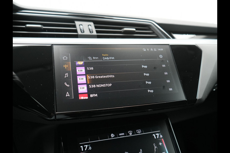Audi e-tron Sportback 50 Quattro S Line 71 kWh 313pk Dealer O.H. | Luchtvering | Adaptive Cruise | Nachtzicht | Head Up | Camera | Alcantara Sportstoelen Verwarmd | Keyless | 20"L.M | Navigatie | DAB | Virtual Cockpit |