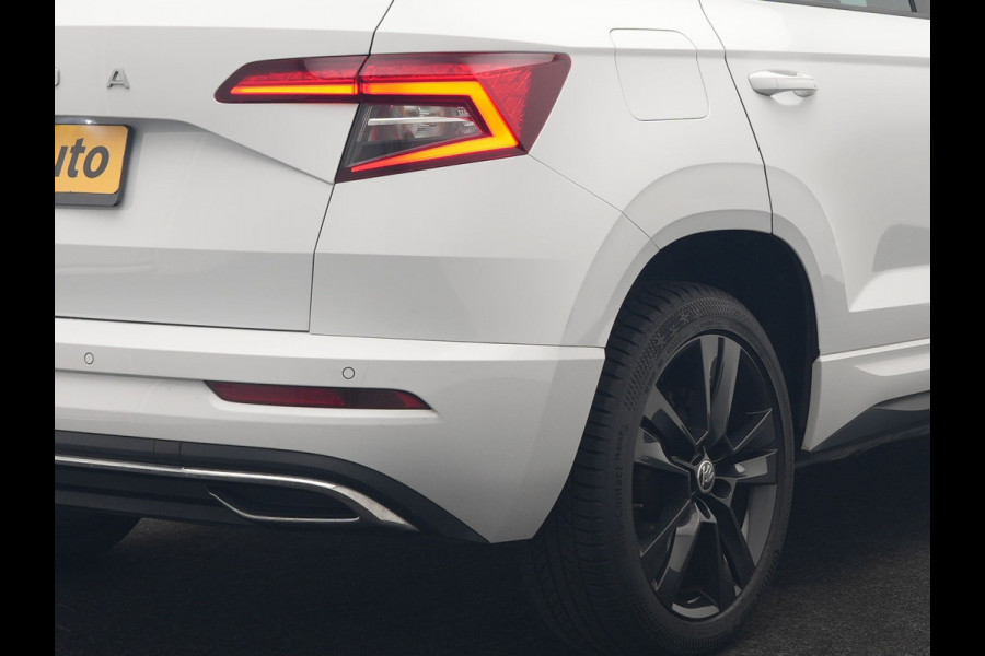 Škoda Karoq 1.5 TSI ACT Sportline DSG 150pk Dealer O.H | Panodak | Adaptive Cruise | Camera | RS Sportstoelen Verwarmd | Blis | Keyless | Apple Carplay | Black Optic | Virtual | Navigatie | DAB | 18"L.M |