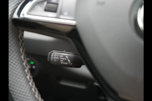 Škoda Karoq 1.5 TSI ACT Sportline DSG 150pk Dealer O.H | Panodak | Adaptive Cruise | Camera | RS Sportstoelen Verwarmd | Blis | Keyless | Apple Carplay | Black Optic | Virtual | Navigatie | DAB | 18"L.M |