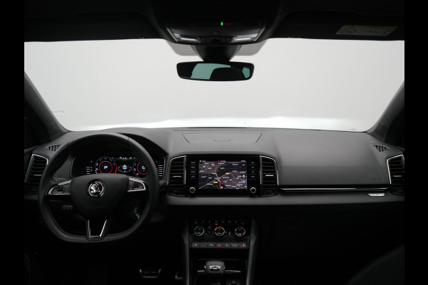 Škoda Karoq 1.5 TSI ACT Sportline DSG 150pk Dealer O.H | Panodak | Adaptive Cruise | Camera | RS Sportstoelen Verwarmd | Blis | Keyless | Apple Carplay | Black Optic | Virtual | Navigatie | DAB | 18"L.M |