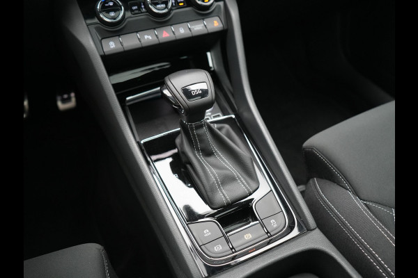 Škoda Karoq 1.5 TSI ACT Sportline DSG 150pk Dealer O.H | Panodak | Adaptive Cruise | Camera | RS Sportstoelen Verwarmd | Blis | Keyless | Apple Carplay | Black Optic | Virtual | Navigatie | DAB | 18"L.M |