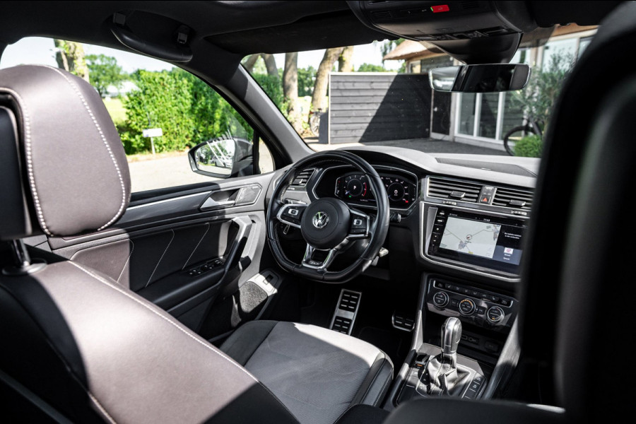 Volkswagen Tiguan 1.5 TSI ACT Highline Business R Panoramadak I Trekhaak I NL Auto I NAP I Dynaudio I Adaptive Cruise I PDC