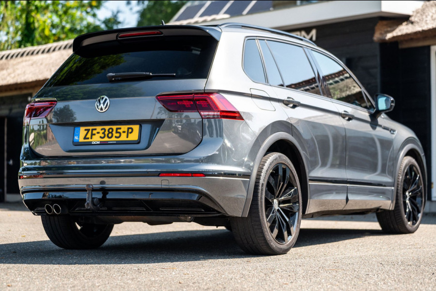Volkswagen Tiguan 1.5 TSI ACT Highline Business R Panoramadak I Trekhaak I NL Auto I NAP I Dynaudio I Adaptive Cruise I PDC