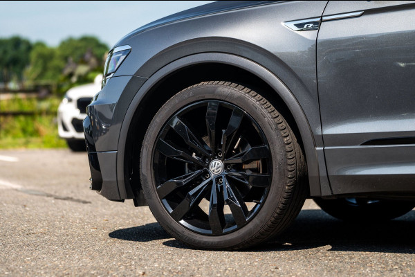 Volkswagen Tiguan 1.5 TSI ACT Highline Business R Panoramadak I Trekhaak I NL Auto I NAP I Dynaudio I Adaptive Cruise I PDC