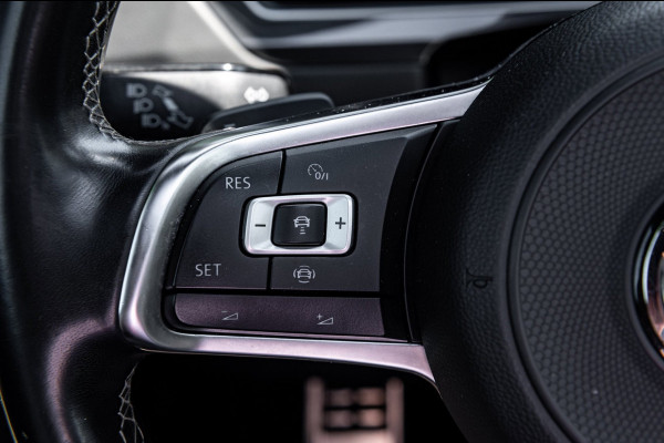 Volkswagen Tiguan 1.5 TSI ACT Highline Business R Panoramadak I Trekhaak I NL Auto I NAP I Dynaudio I Adaptive Cruise I PDC