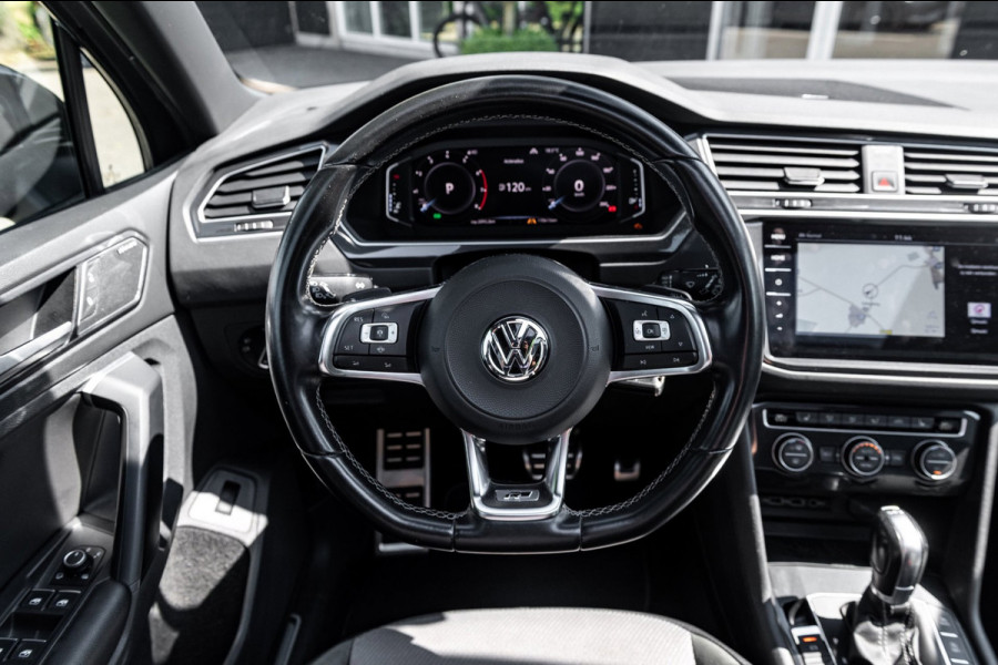 Volkswagen Tiguan 1.5 TSI ACT Highline Business R Panoramadak I Trekhaak I NL Auto I NAP I Dynaudio I Adaptive Cruise I PDC