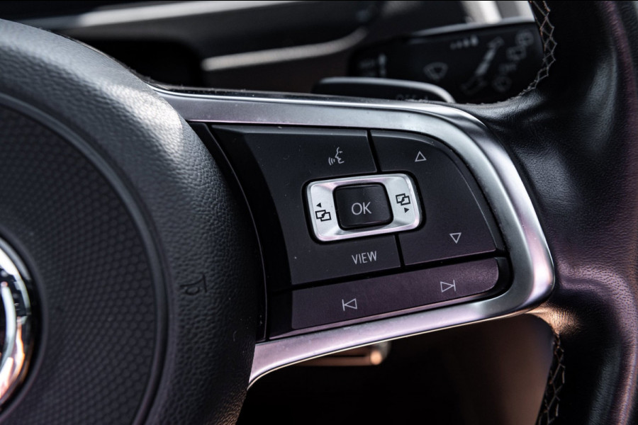 Volkswagen Tiguan 1.5 TSI ACT Highline Business R Panoramadak I Trekhaak I NL Auto I NAP I Dynaudio I Adaptive Cruise I PDC