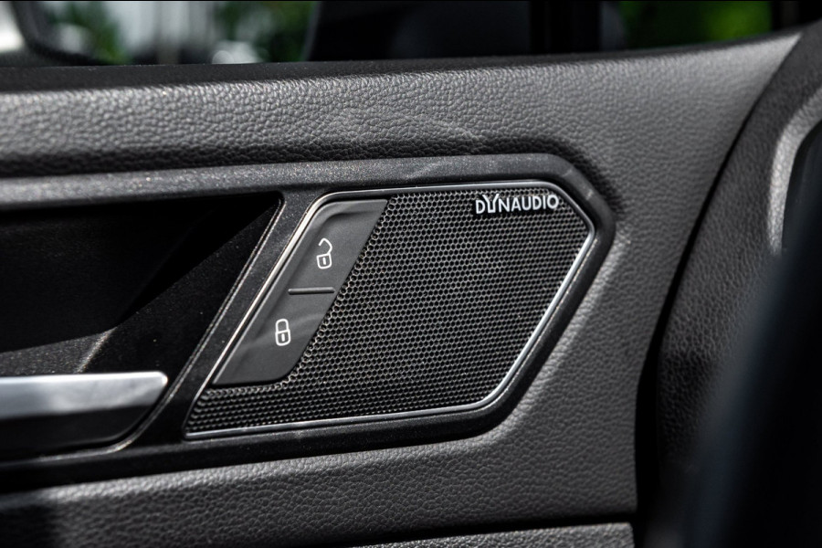 Volkswagen Tiguan 1.5 TSI ACT Highline Business R Panoramadak I Trekhaak I NL Auto I NAP I Dynaudio I Adaptive Cruise I PDC