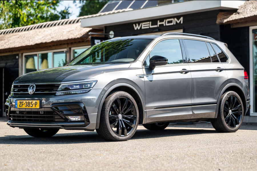 Volkswagen Tiguan 1.5 TSI ACT Highline Business R Panoramadak I Trekhaak I NL Auto I NAP I Dynaudio I Adaptive Cruise I PDC