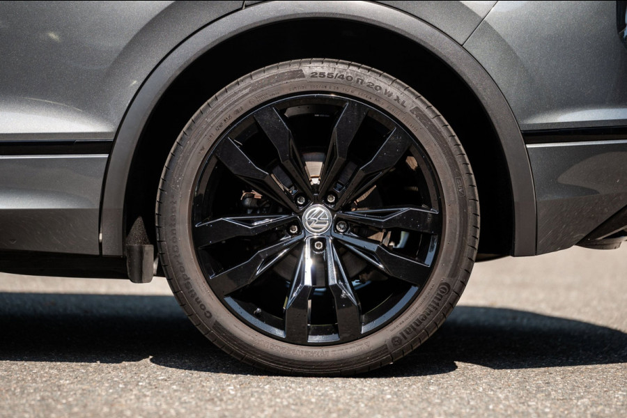 Volkswagen Tiguan 1.5 TSI ACT Highline Business R Panoramadak I Trekhaak I NL Auto I NAP I Dynaudio I Adaptive Cruise I PDC