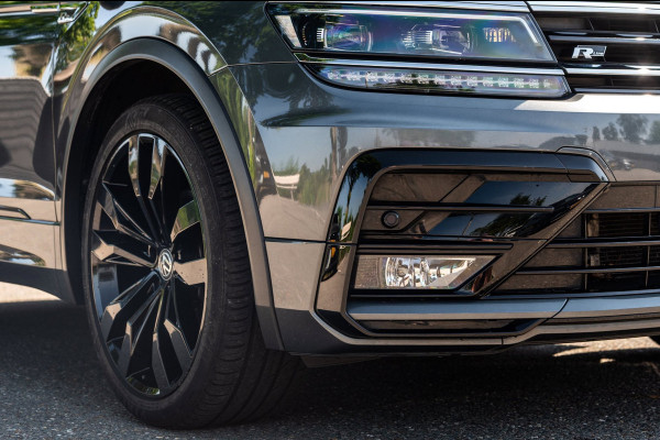 Volkswagen Tiguan 1.5 TSI ACT Highline Business R Panoramadak I Trekhaak I NL Auto I NAP I Dynaudio I Adaptive Cruise I PDC