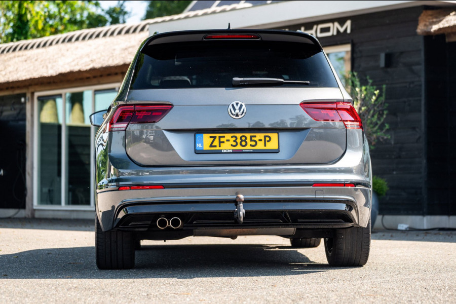 Volkswagen Tiguan 1.5 TSI ACT Highline Business R Panoramadak I Trekhaak I NL Auto I NAP I Dynaudio I Adaptive Cruise I PDC