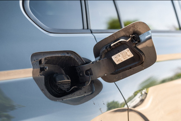 Volkswagen Tiguan 1.5 TSI ACT Highline Business R Panoramadak I Trekhaak I NL Auto I NAP I Dynaudio I Adaptive Cruise I PDC