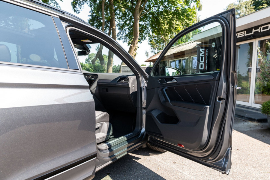 Volkswagen Tiguan 1.5 TSI ACT Highline Business R Panoramadak I Trekhaak I NL Auto I NAP I Dynaudio I Adaptive Cruise I PDC