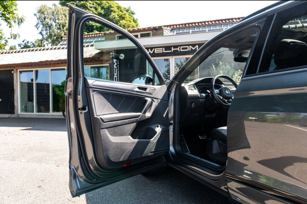 Volkswagen Tiguan 1.5 TSI ACT Highline Business R Panoramadak I Trekhaak I NL Auto I NAP I Dynaudio I Adaptive Cruise I PDC