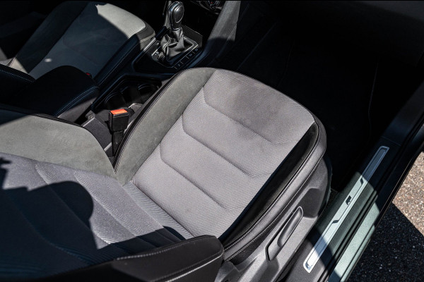 Volkswagen Tiguan 1.5 TSI ACT Highline Business R Panoramadak I Trekhaak I NL Auto I NAP I Dynaudio I Adaptive Cruise I PDC