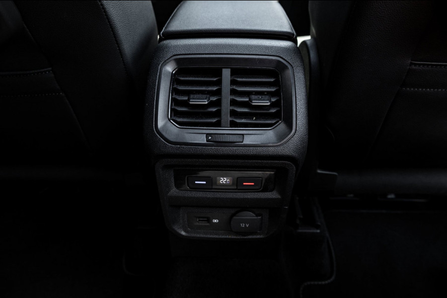 Volkswagen Tiguan 1.5 TSI ACT Highline Business R Panoramadak I Trekhaak I NL Auto I NAP I Dynaudio I Adaptive Cruise I PDC