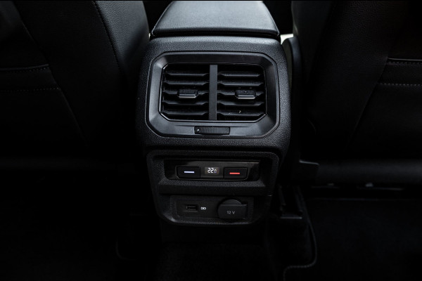 Volkswagen Tiguan 1.5 TSI ACT Highline Business R Panoramadak I Trekhaak I NL Auto I NAP I Dynaudio I Adaptive Cruise I PDC