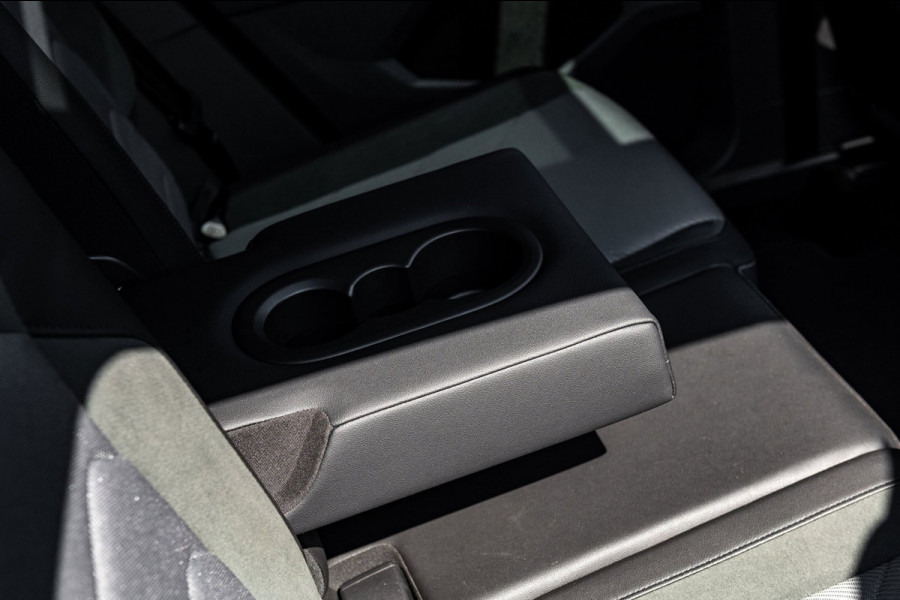 Volkswagen Tiguan 1.5 TSI ACT Highline Business R Panoramadak I Trekhaak I NL Auto I NAP I Dynaudio I Adaptive Cruise I PDC