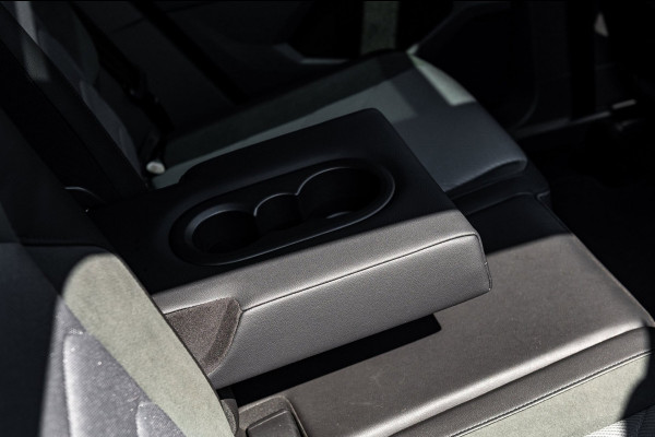 Volkswagen Tiguan 1.5 TSI ACT Highline Business R Panoramadak I Trekhaak I NL Auto I NAP I Dynaudio I Adaptive Cruise I PDC