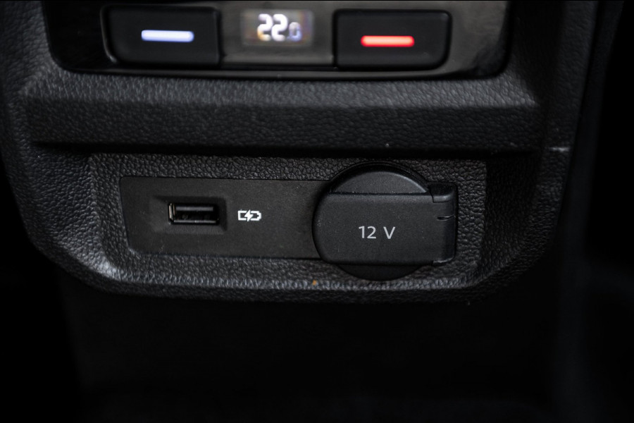 Volkswagen Tiguan 1.5 TSI ACT Highline Business R Panoramadak I Trekhaak I NL Auto I NAP I Dynaudio I Adaptive Cruise I PDC