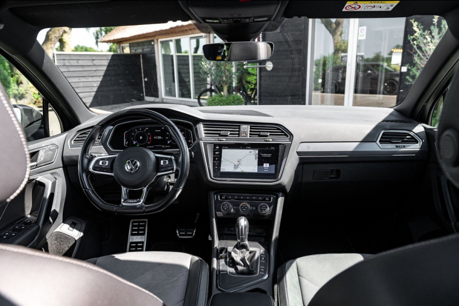 Volkswagen Tiguan 1.5 TSI ACT Highline Business R Panoramadak I Trekhaak I NL Auto I NAP I Dynaudio I Adaptive Cruise I PDC