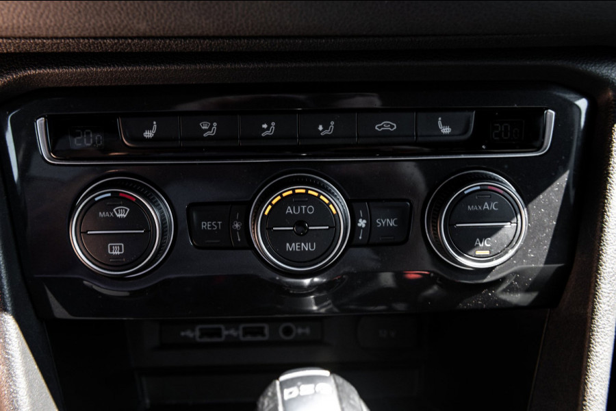 Volkswagen Tiguan 1.5 TSI ACT Highline Business R Panoramadak I Trekhaak I NL Auto I NAP I Dynaudio I Adaptive Cruise I PDC