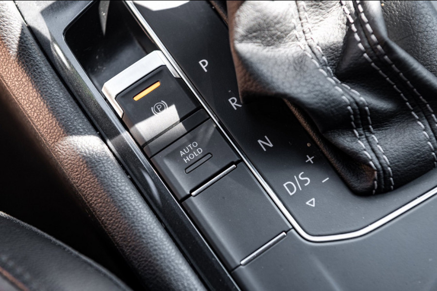 Volkswagen Tiguan 1.5 TSI ACT Highline Business R Panoramadak I Trekhaak I NL Auto I NAP I Dynaudio I Adaptive Cruise I PDC