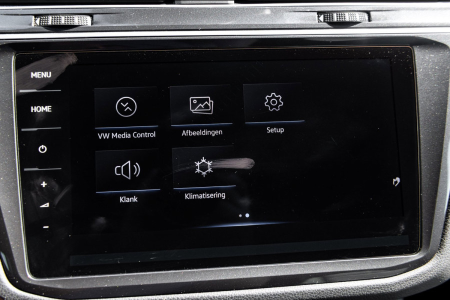 Volkswagen Tiguan 1.5 TSI ACT Highline Business R Panoramadak I Trekhaak I NL Auto I NAP I Dynaudio I Adaptive Cruise I PDC