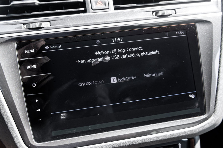 Volkswagen Tiguan 1.5 TSI ACT Highline Business R Panoramadak I Trekhaak I NL Auto I NAP I Dynaudio I Adaptive Cruise I PDC