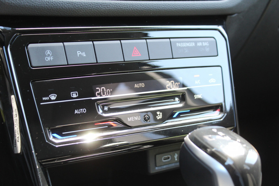 Volkswagen T-Cross 1.0 TSI Life Edition | Automaat | Parkeersensoren | Adaptieve Cruise Control