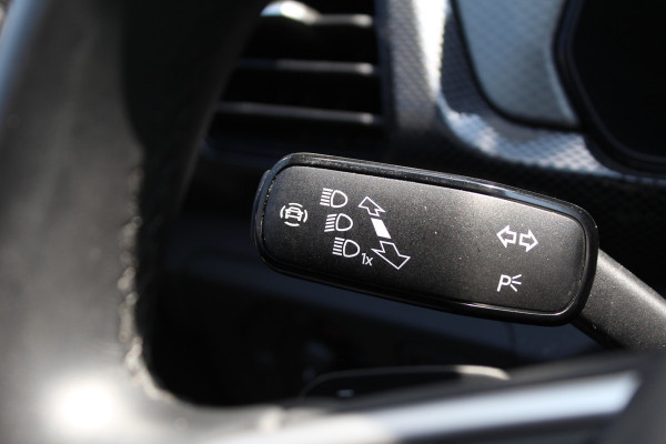 Volkswagen T-Cross 1.0 TSI Life Edition | Automaat | Parkeersensoren | Adaptieve Cruise Control