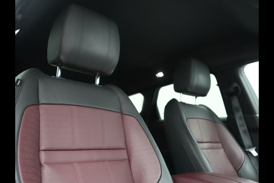 Land Rover Range Rover Evoque 1.5 P300e AWD R-Dynamic SE PHEV 309pk | Trekhaak Afn. | Adaptive Cruise | Head Up | 360 Camera | Meridian Audio | Lederen Sportstoelen Memory & Verwarmd | Keyless | Blis | Stuur Verwarmd | Apple Carplay | 20"L.M | Plug In Hybrid