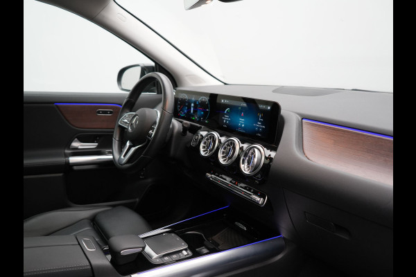 Mercedes-Benz EQA 350 4MATIC Luxury Line 69,7 kWh 292pk Dealer O.H. | Panodak | Adaptive Cruise | Camera | Lederen Sportstoelen Ventilatie & Verwarmd | Dashcam Af Fabriek | Sfeerverlichting | Keyless | Blis | Navigatie | DAB | 20"L.M |