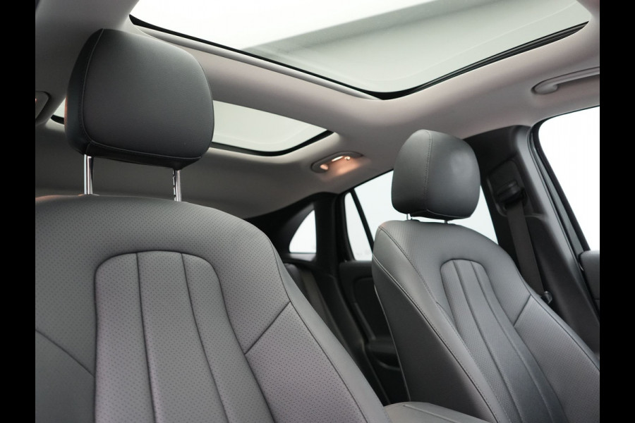 Mercedes-Benz EQA 350 4MATIC Luxury Line 69,7 kWh 292pk Dealer O.H. | Panodak | Adaptive Cruise | Camera | Lederen Sportstoelen Ventilatie & Verwarmd | Dashcam Af Fabriek | Sfeerverlichting | Keyless | Blis | Navigatie | DAB | 20"L.M |