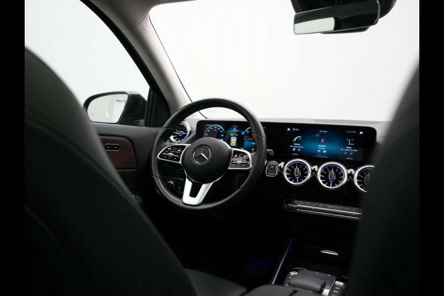 Mercedes-Benz EQA 350 4MATIC Luxury Line 69,7 kWh 292pk Dealer O.H. | Panodak | Adaptive Cruise | Camera | Lederen Sportstoelen Ventilatie & Verwarmd | Dashcam Af Fabriek | Sfeerverlichting | Keyless | Blis | Navigatie | DAB | 20"L.M |