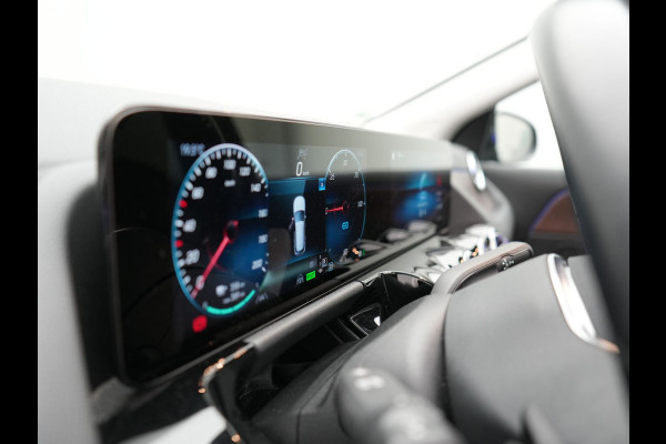 Mercedes-Benz EQA 350 4MATIC Luxury Line 69,7 kWh 292pk Dealer O.H. | Panodak | Adaptive Cruise | Camera | Lederen Sportstoelen Ventilatie & Verwarmd | Dashcam Af Fabriek | Sfeerverlichting | Keyless | Blis | Navigatie | DAB | 20"L.M |
