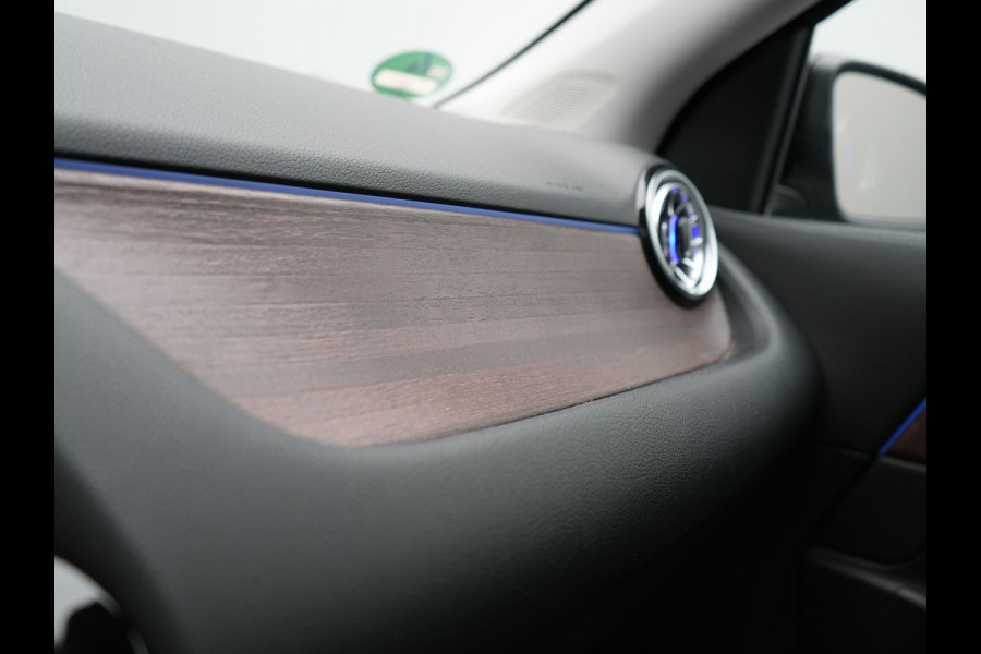 Mercedes-Benz EQA 350 4MATIC Luxury Line 69,7 kWh 292pk Dealer O.H. | Panodak | Adaptive Cruise | Camera | Lederen Sportstoelen Ventilatie & Verwarmd | Dashcam Af Fabriek | Sfeerverlichting | Keyless | Blis | Navigatie | DAB | 20"L.M |
