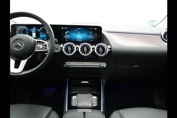 Mercedes-Benz EQA 350 4MATIC Luxury Line 69,7 kWh 292pk Dealer O.H. | Panodak | Adaptive Cruise | Camera | Lederen Sportstoelen Ventilatie & Verwarmd | Dashcam Af Fabriek | Sfeerverlichting | Keyless | Blis | Navigatie | DAB | 20"L.M |