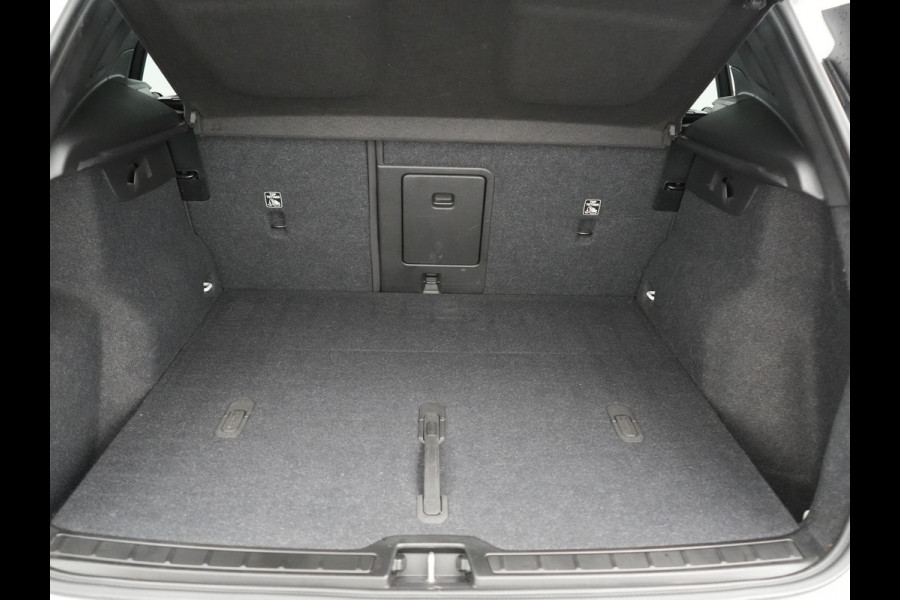 Volvo XC40 Recharge Ultimate 69 kWh 231pk Dealer O.H. | Trekhaak Af Fabriek | Panodak | Warmtepomp | Adaptive Cruise | 360 Camera | Harman / Kardon | Sportstoelen Memory & Verwarmd | Keyless | Blis | Apple Carplay | Google | Stuur Verwarmd |
