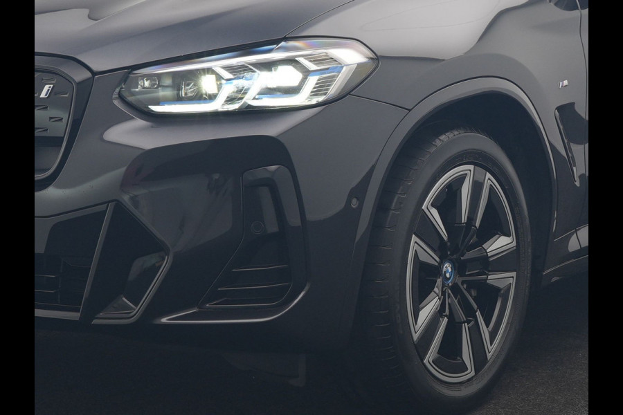 BMW iX3 M Sport 80 kWh 286pk Dealer O.H. | Panodak | Adaptive Cruise | Laser LED | Camera | Lederen Sportstoelen Memory & Verwarmd | Keyless | Sfeerverlichting | Blis | Apple Carplay | Navigatie | DAB |