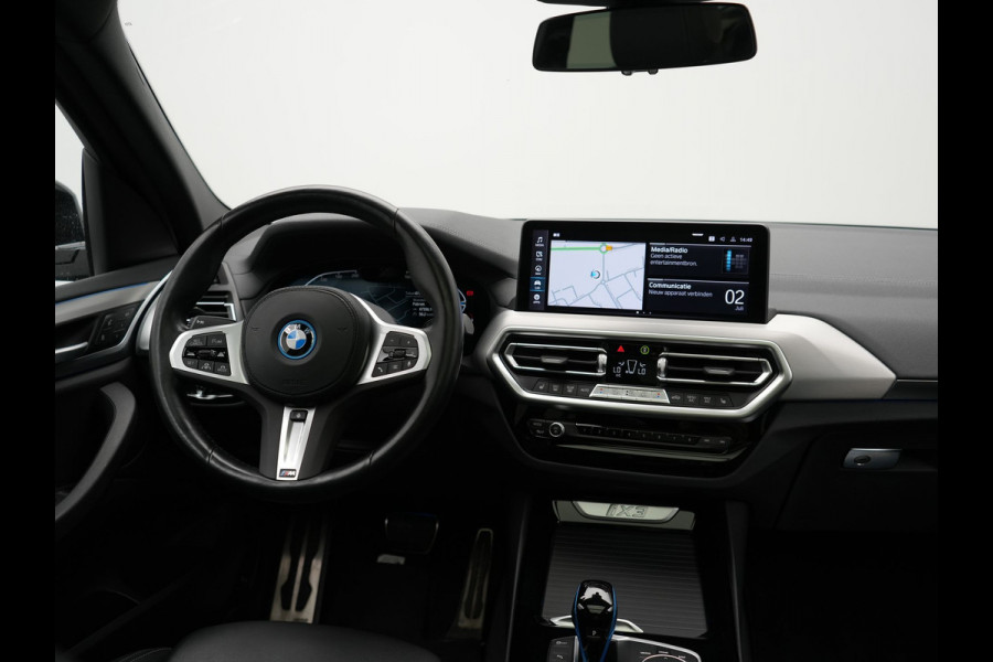 BMW iX3 M Sport 80 kWh 286pk Dealer O.H. | Panodak | Adaptive Cruise | Laser LED | Camera | Lederen Sportstoelen Memory & Verwarmd | Keyless | Sfeerverlichting | Blis | Apple Carplay | Navigatie | DAB |