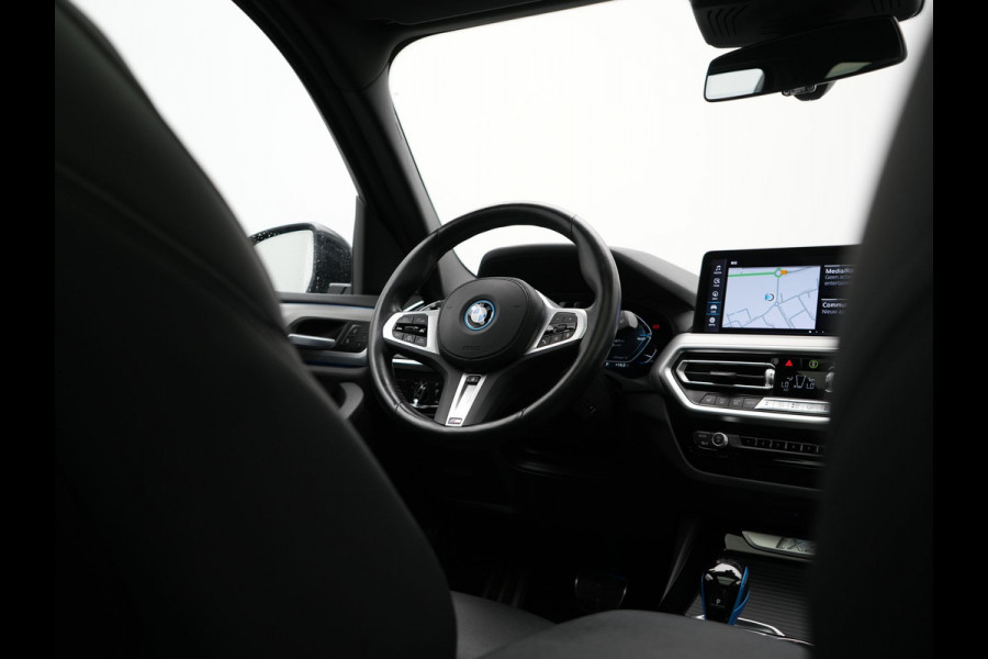 BMW iX3 M Sport 80 kWh 286pk Dealer O.H. | Panodak | Adaptive Cruise | Laser LED | Camera | Lederen Sportstoelen Memory & Verwarmd | Keyless | Sfeerverlichting | Blis | Apple Carplay | Navigatie | DAB |
